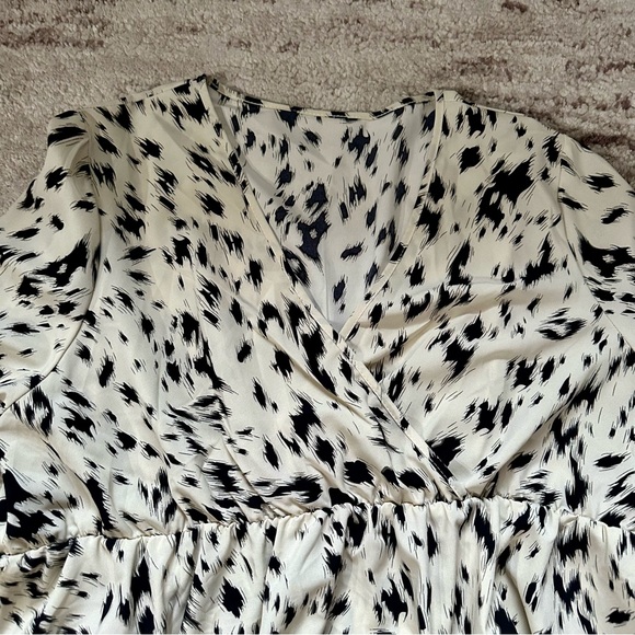 SHEIN Peplum Style Top - Picture 2 of 5